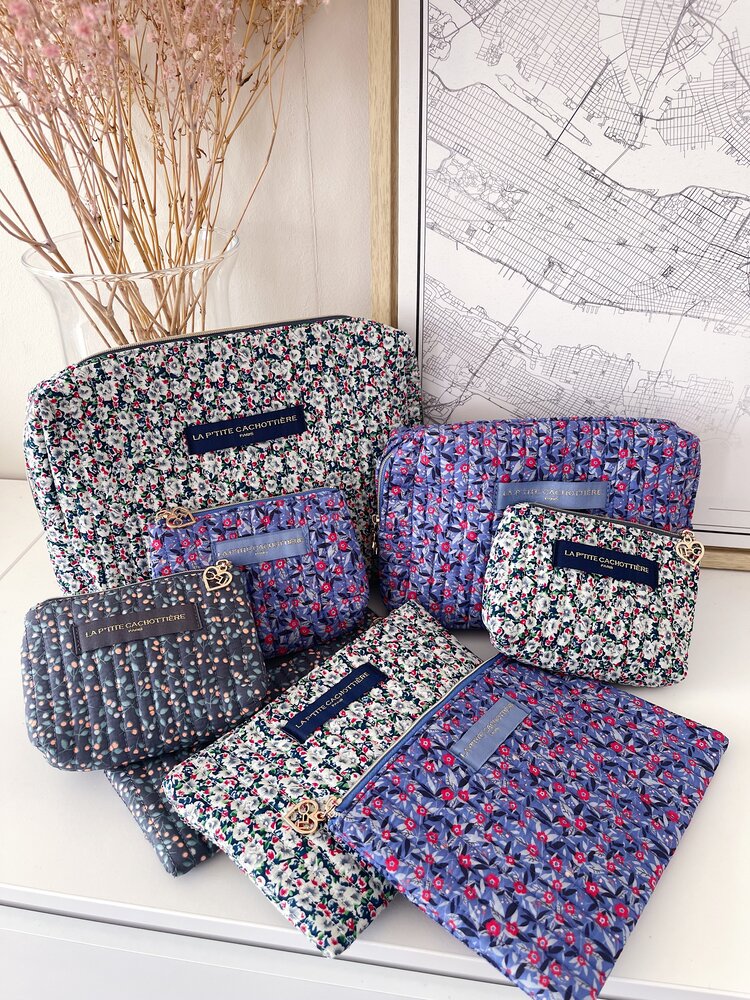 Marly Flower Toiletry Bag / Navy & White (Large)