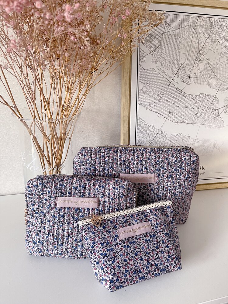 Marly Flower Toiletry Bag / Blue & Pink (Medium)