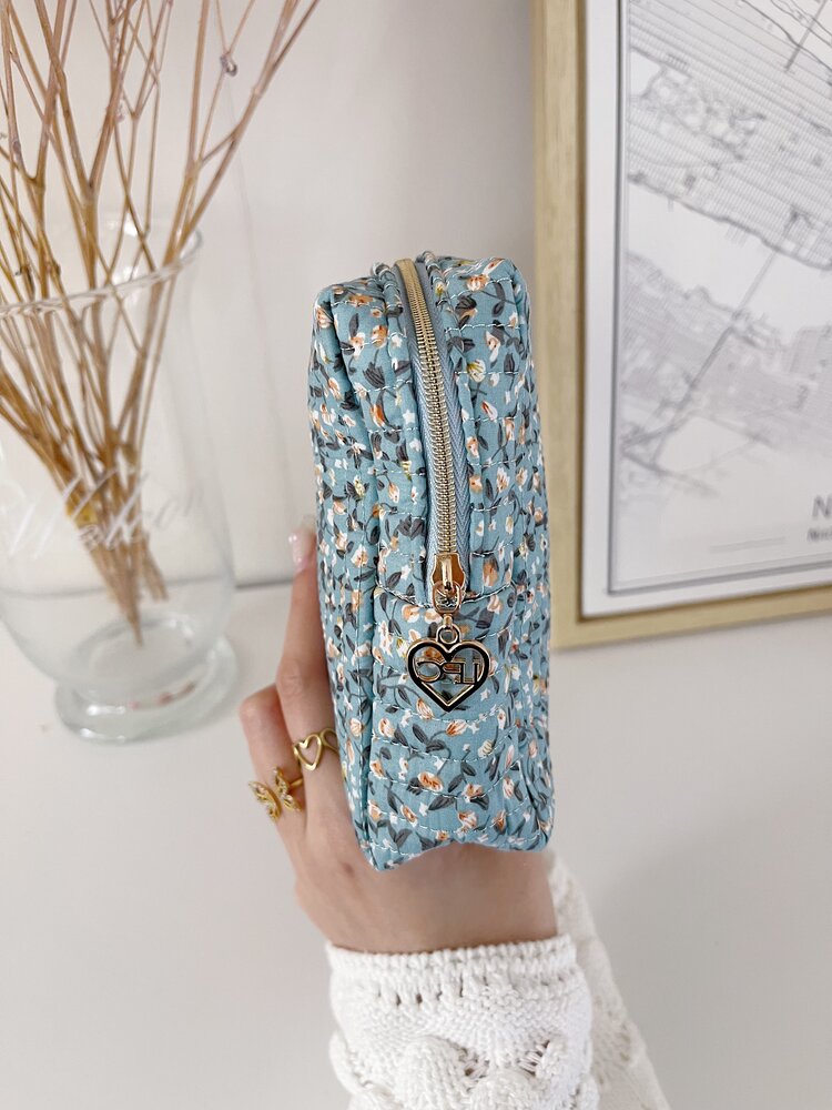 Marly Flower Toiletry Bag / Sky Blue (Medium)