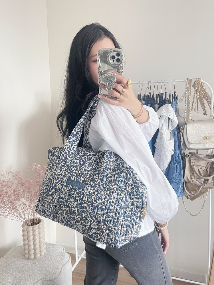 Acacia Flower Travel Bag / Cream & Navy