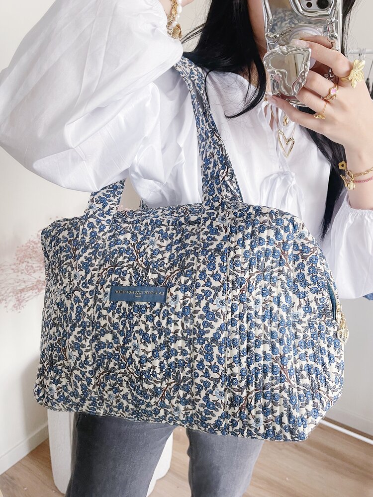 Acacia Flower Travel Bag / Cream & Navy