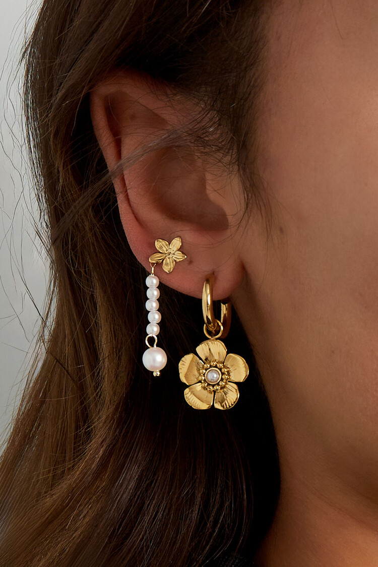 Gold Sweet Flower Earrings / White