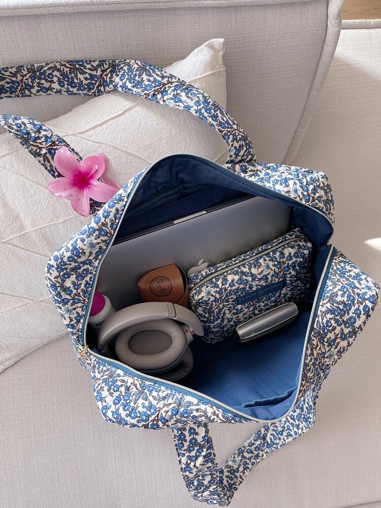 Acacia Flower Travel Bag / Cream & Navy