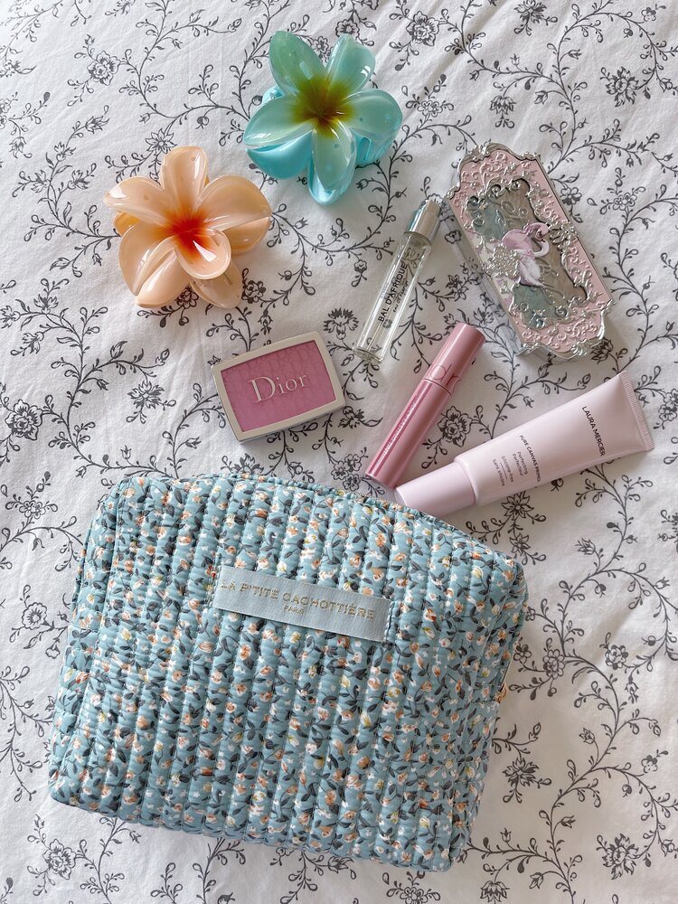 Marly Flower Toiletry Bag / Sky Blue (Medium)