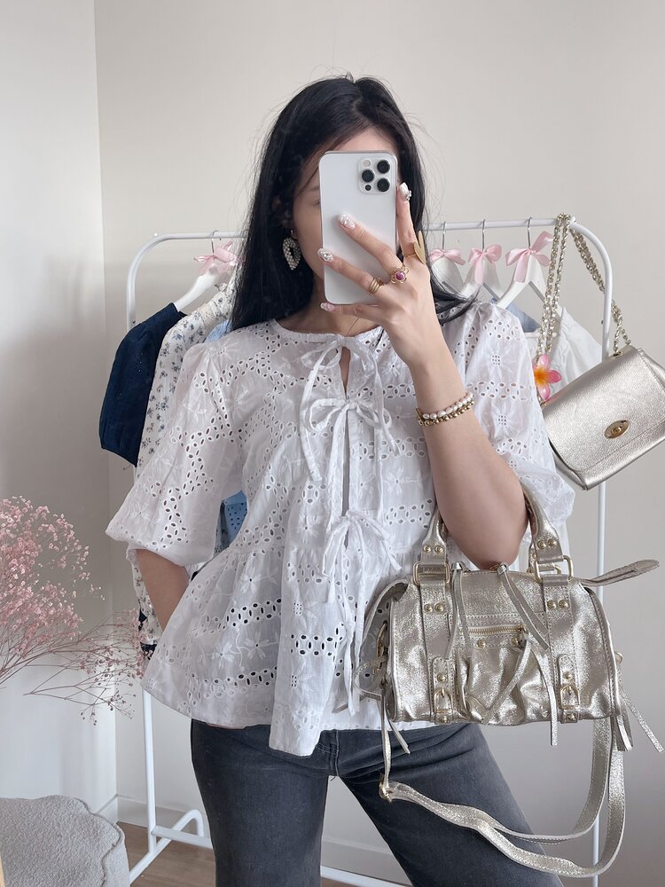 Ronja Embroidered Bow Top / White