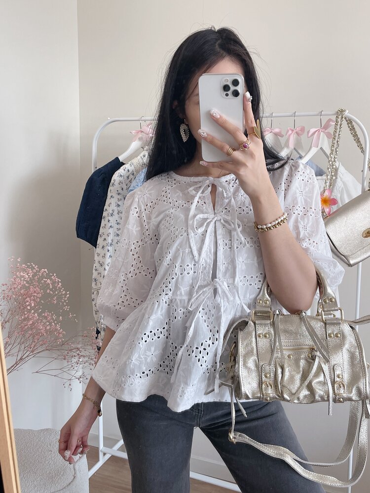 Ronja Embroidered Bow Top / White