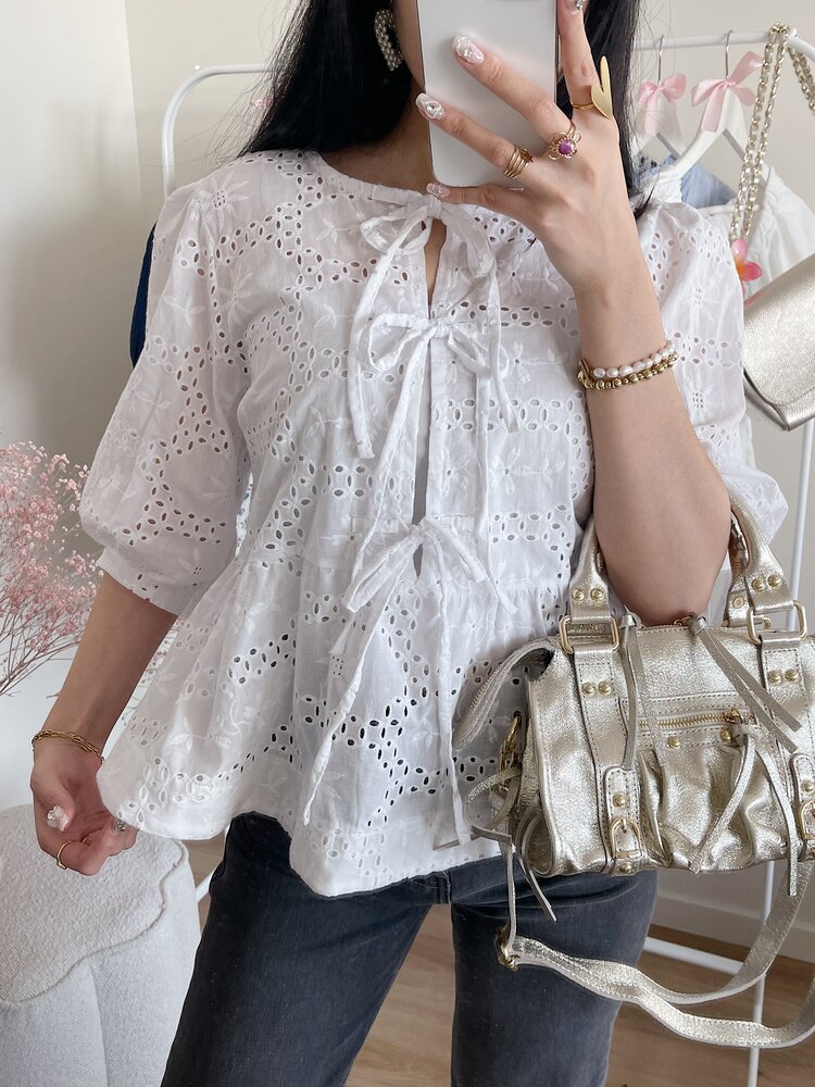Ronja Embroidered Bow Top / White