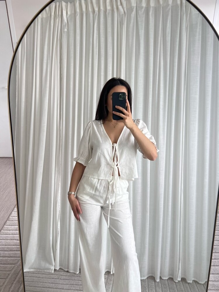 Joa Linen Bow Top / White