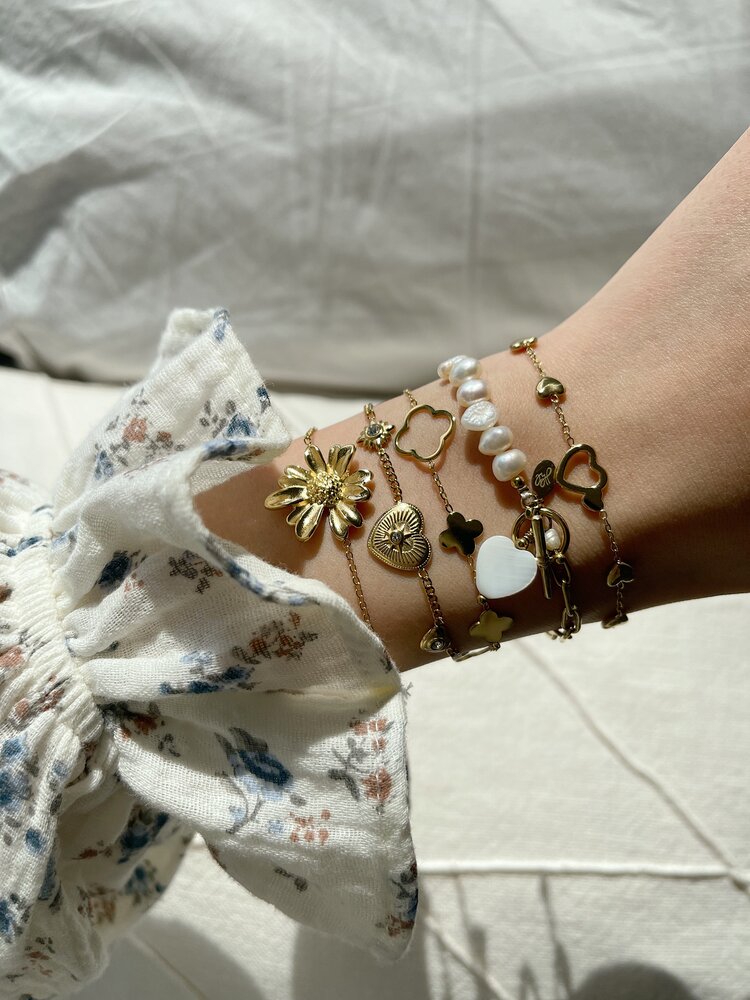 Gold Sacred Heart Bracelet