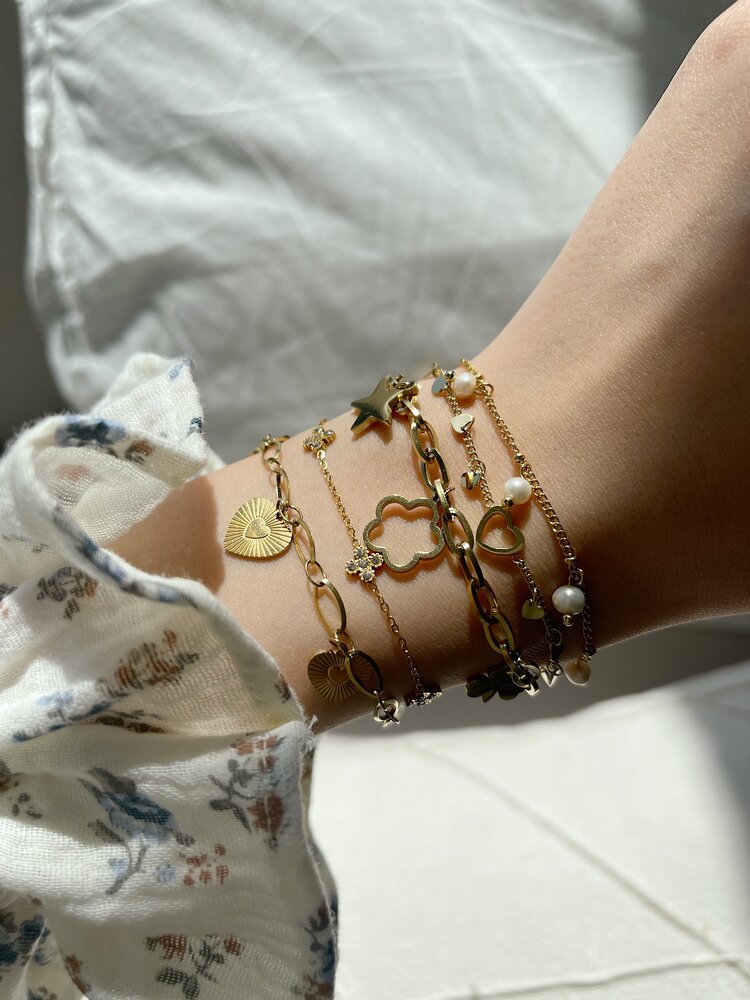 Gold Tiny Lucky Flower Bracelet