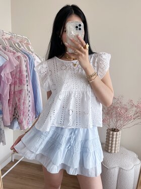 Aimee Embroidered Top / White