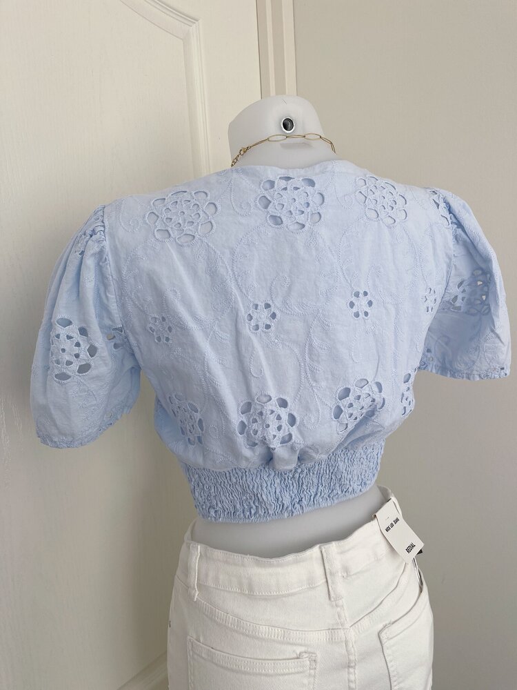 Mikki Embroidered Top / White