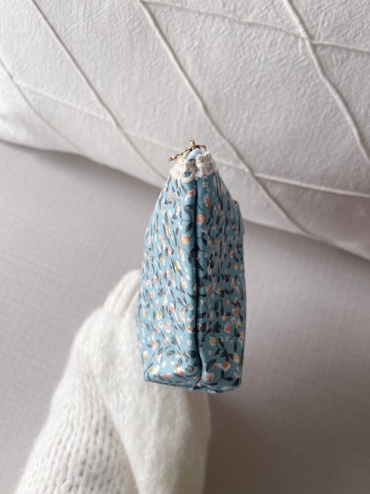 Becca Flower Pouch / Sky Blue