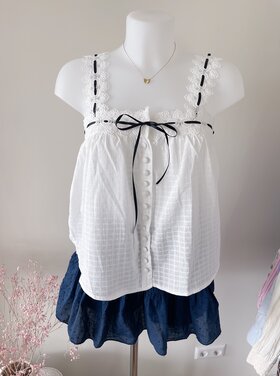 Yuyu Embroidered Bow Top / White