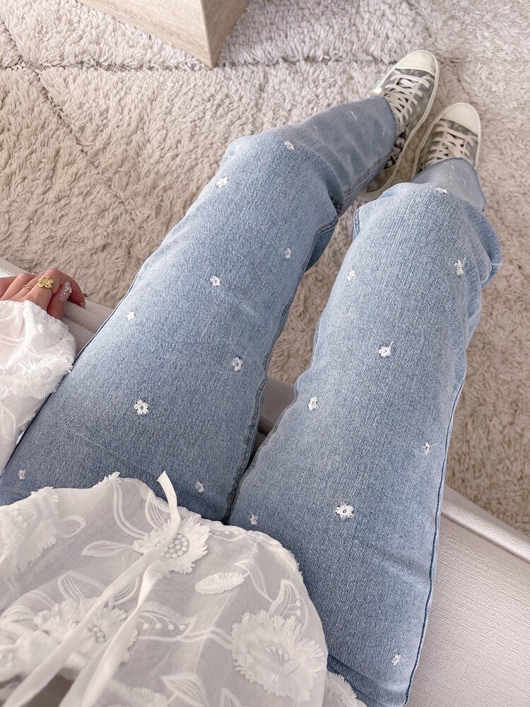 Blossom Embroidered Flower Jeans / White