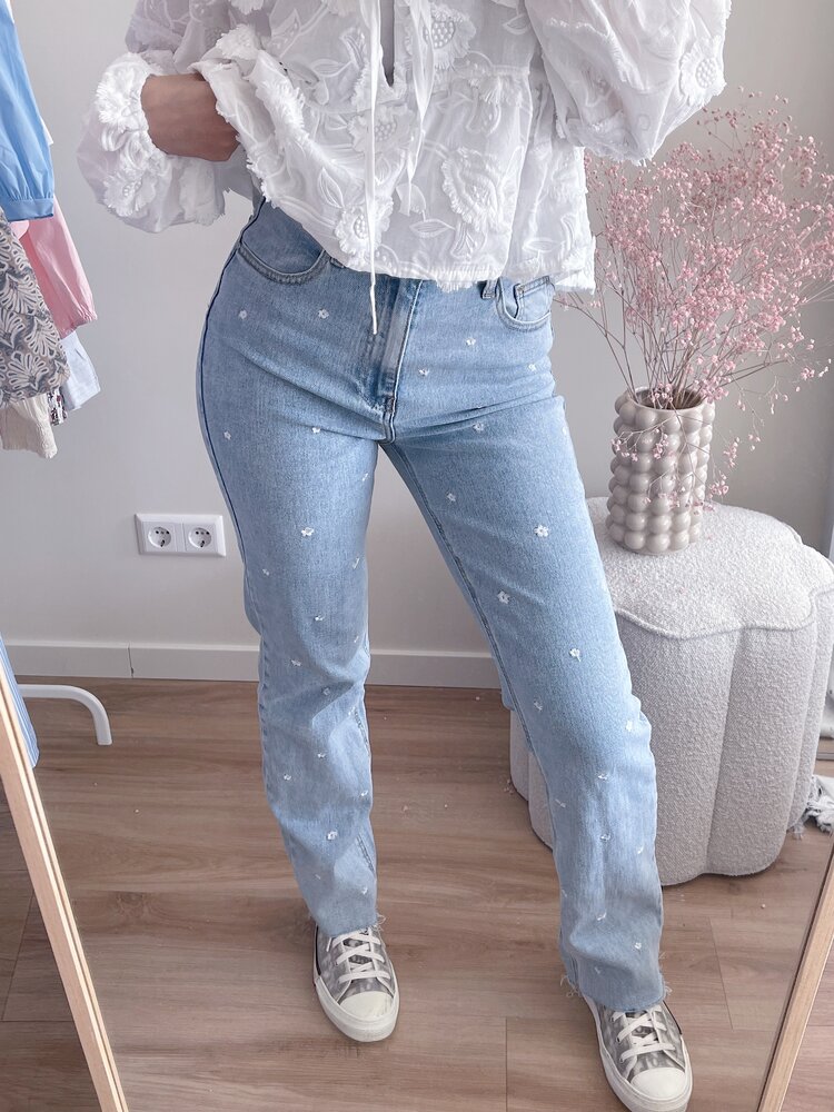 Blossom Embroidered Flower Jeans / White