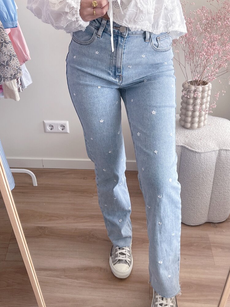 Blossom Embroidered Flower Jeans / White