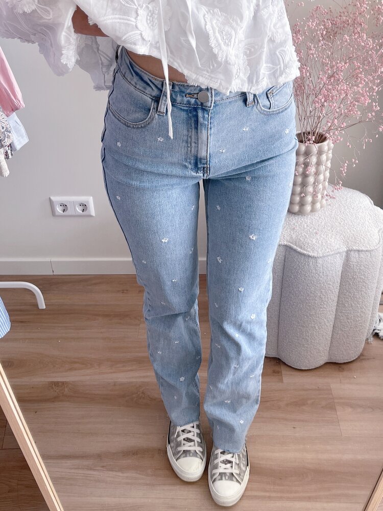 Blossom Embroidered Flower Jeans / White