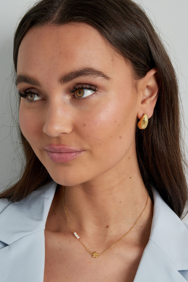 Silver Elegant Flower Pearl Necklace