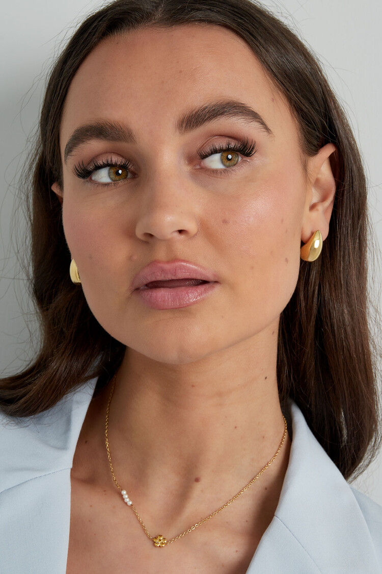 Silver Elegant Flower Pearl Necklace