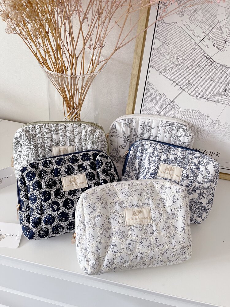 Claire Embroidered Pouch / Floral White