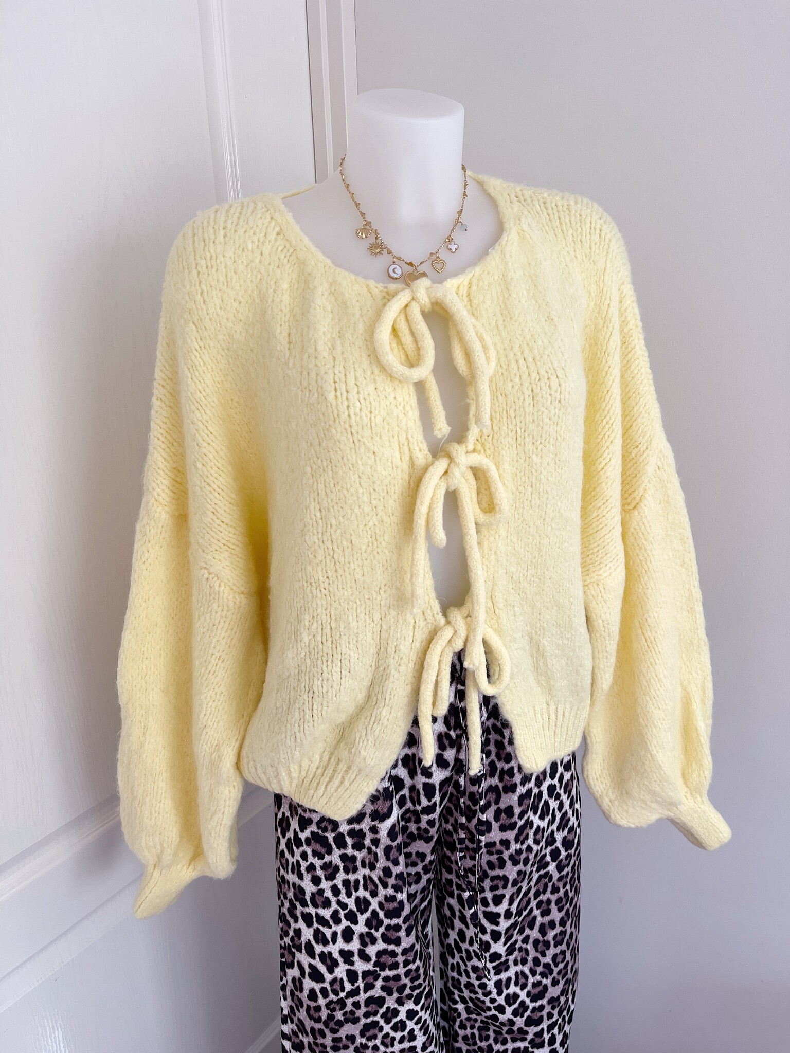 Nimi Bow Knit Sweater / Yellow - Hello My Love Nimi Bow Knit Sweater / Yellow - Hello My Love