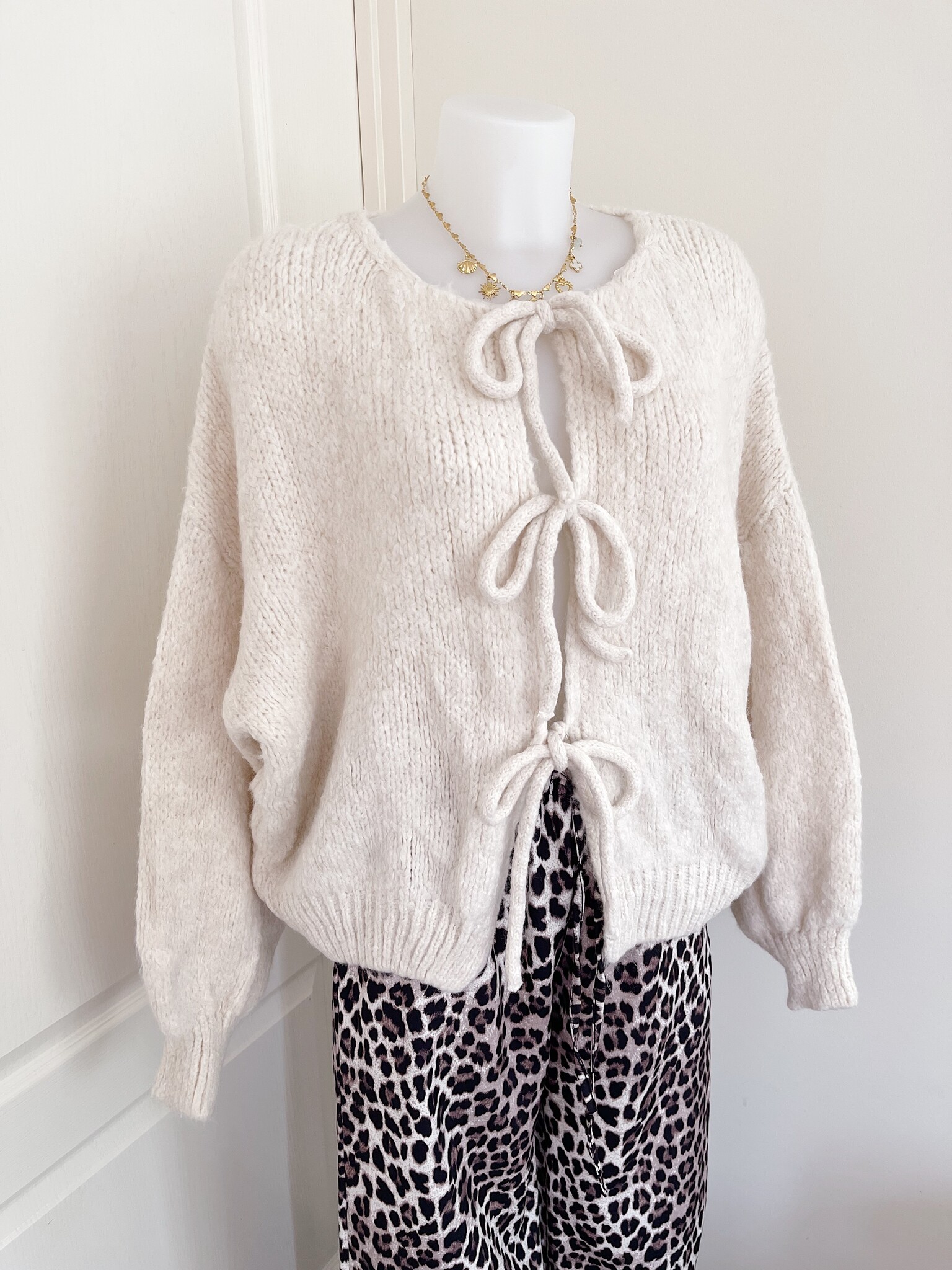 Nimi Bow Knit Sweater / Off White - Hello My Love Nimi Bow Knit Sweater / Off White - Hello My Love
