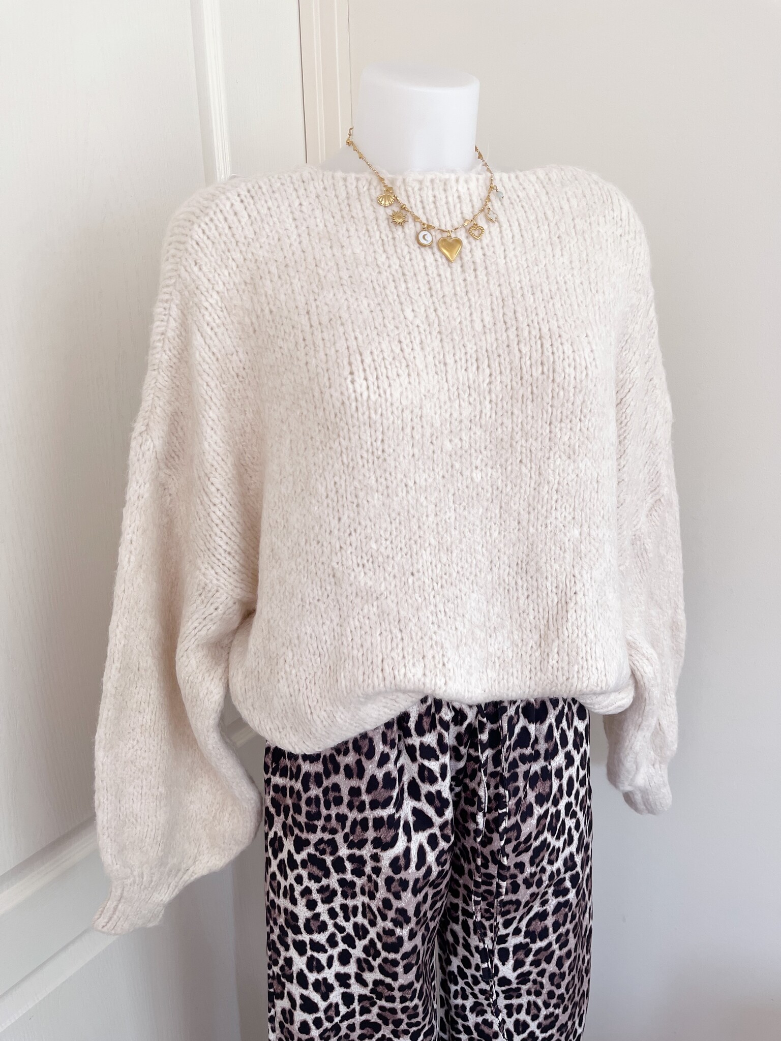 Nimi Bow Knit Sweater / Off White - Hello My Love Nimi Bow Knit Sweater / Off White - Hello My Love