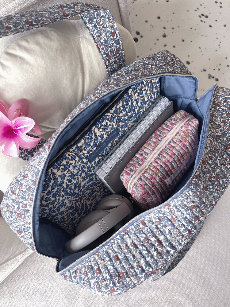 Acacia Flower Travel Bag / Denim Blue
