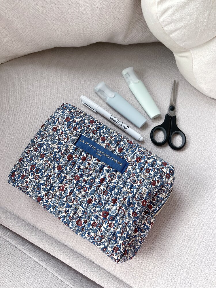 Marly Flower Toiletry Bag / Denim Blue (Medium)