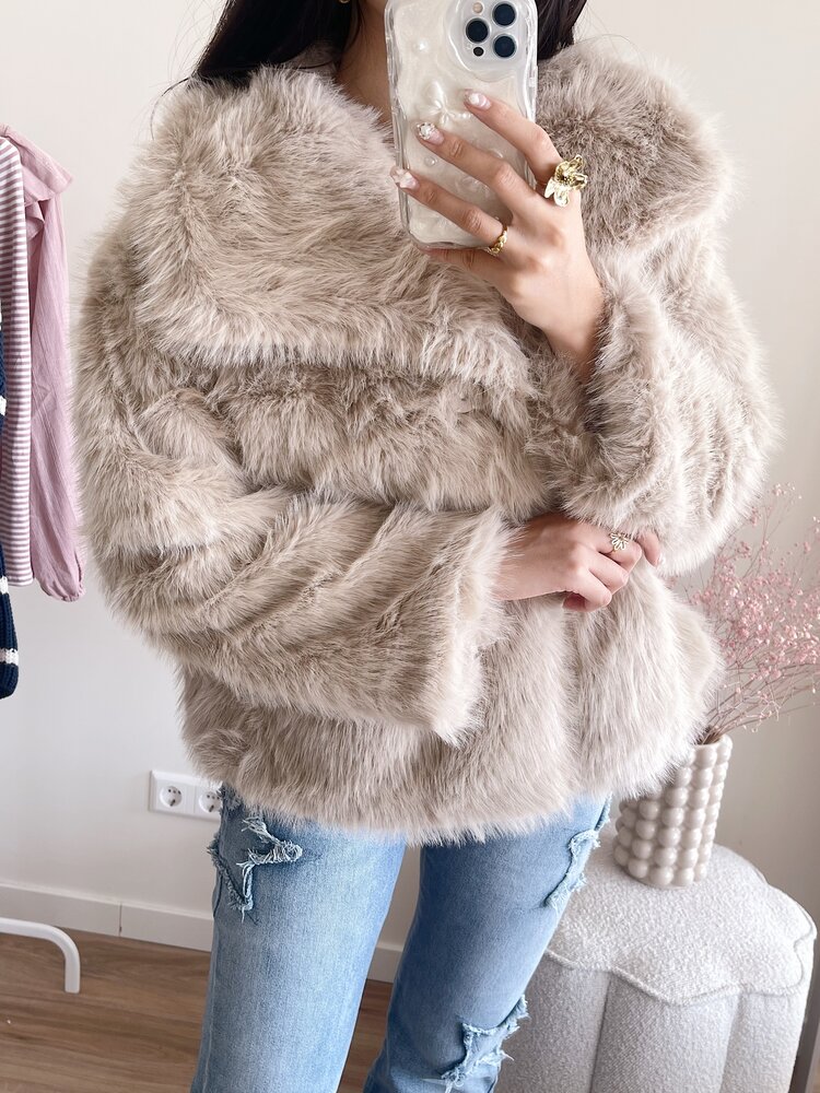 Maia Faux Fur Coat / Taupe