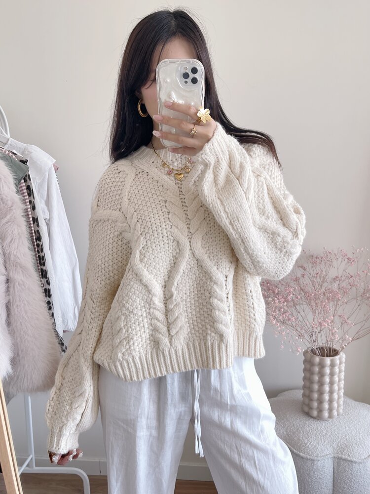 Yona Oversized Knit Sweater / Ivory