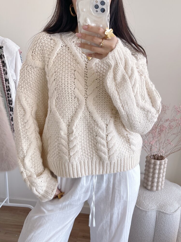 Yona Oversized Knit Sweater / Ivory
