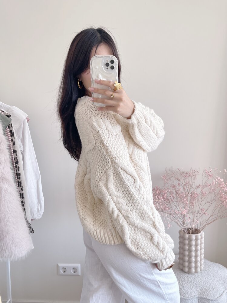 Yona Oversized Knit Sweater / Ivory