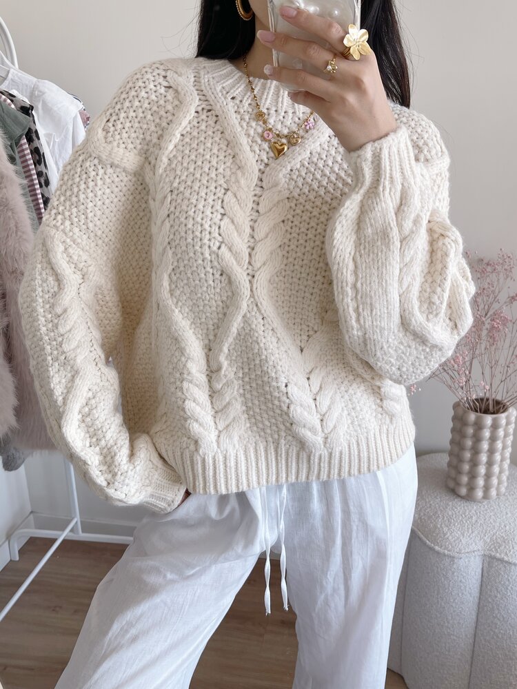 Yona Oversized Knit Sweater / Ivory