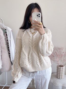 Yona Oversized Knit Sweater / Ivory