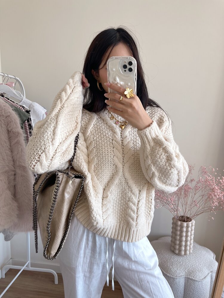 Mathea Croco Chain Shoulder Bag / Beige