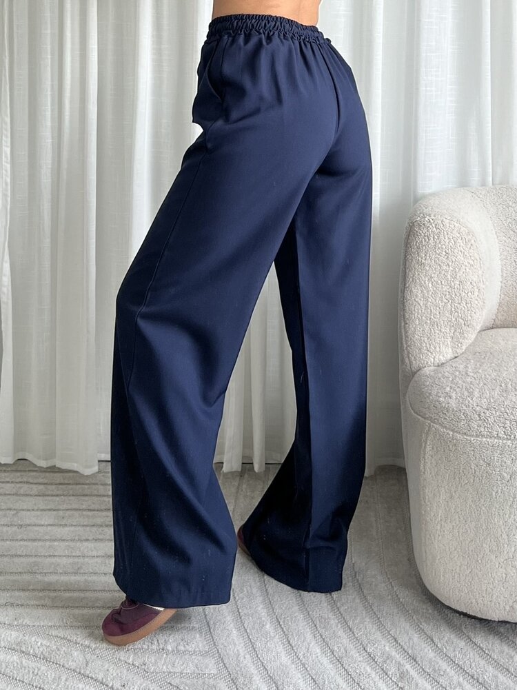 Lana Flowy Loose Fit Trousers / Navy