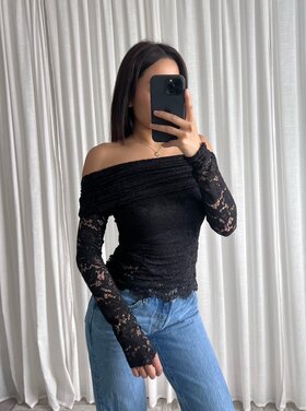 Kenzie Lace Off Shoulder Top / Black