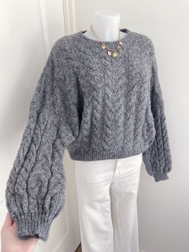 Svea Cable Knit Sweater / Grey