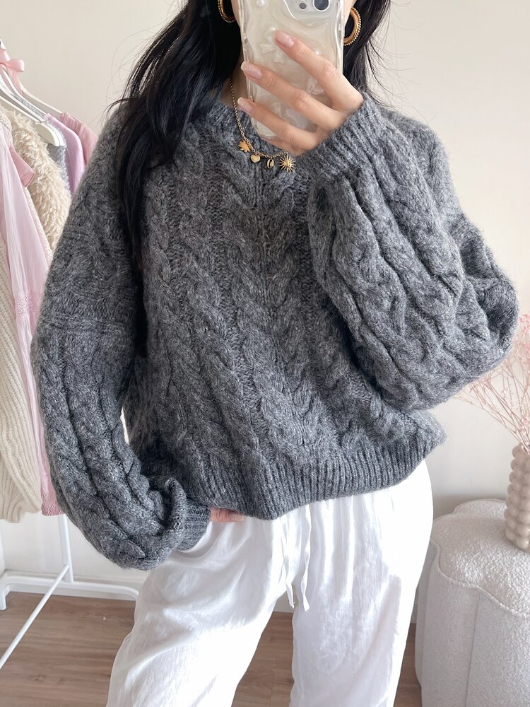 Svea Cable Knit Sweater / Grey