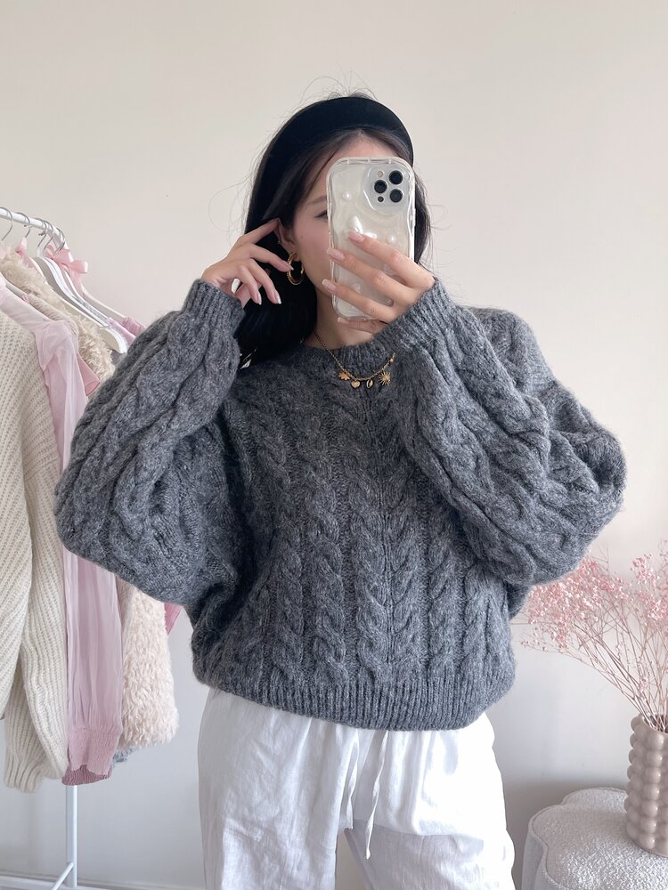Svea Cable Knit Sweater / Grey