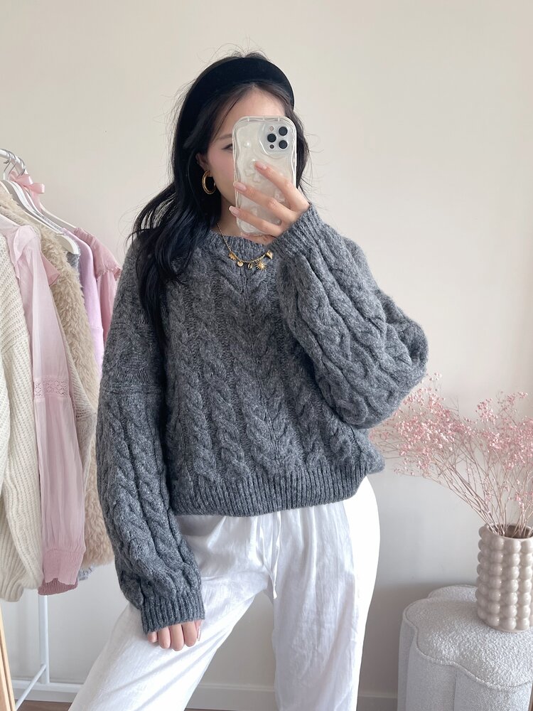 Svea Cable Knit Sweater / Grey