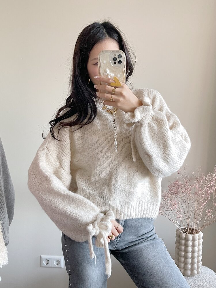 Aileen Oversized Bow Knit Sweater / Off White