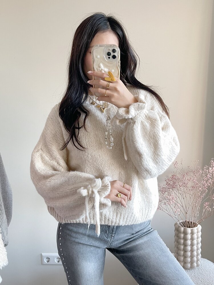 Aileen Oversized Bow Knit Sweater / Off White