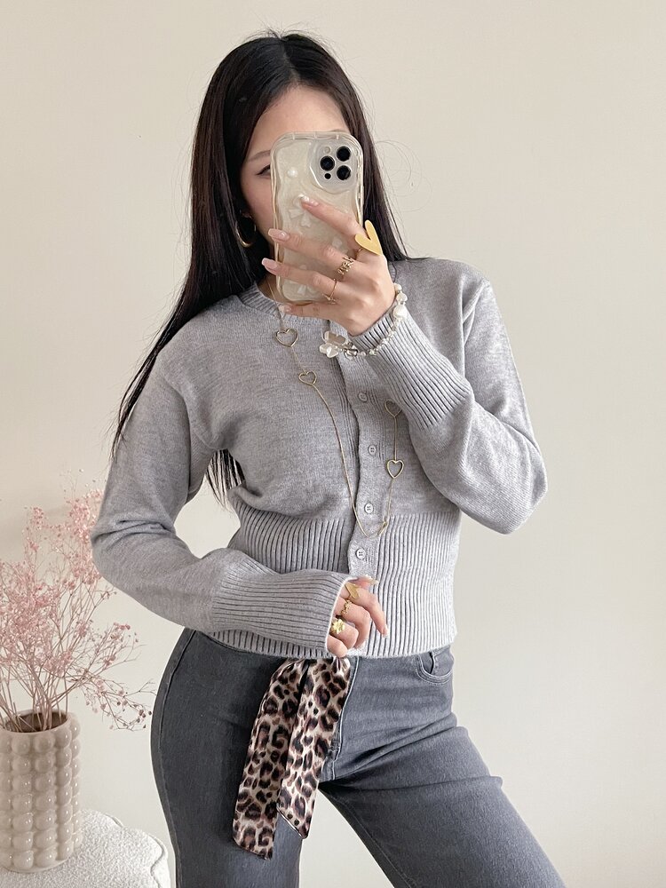 Aila Button Cardigan / Grey