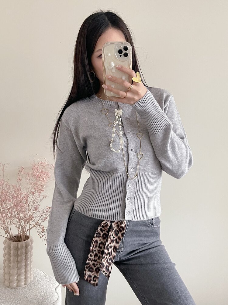 Aila Button Cardigan / Grey