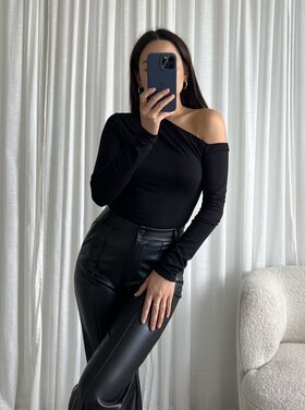 Romina Off Shoulder Top / Black