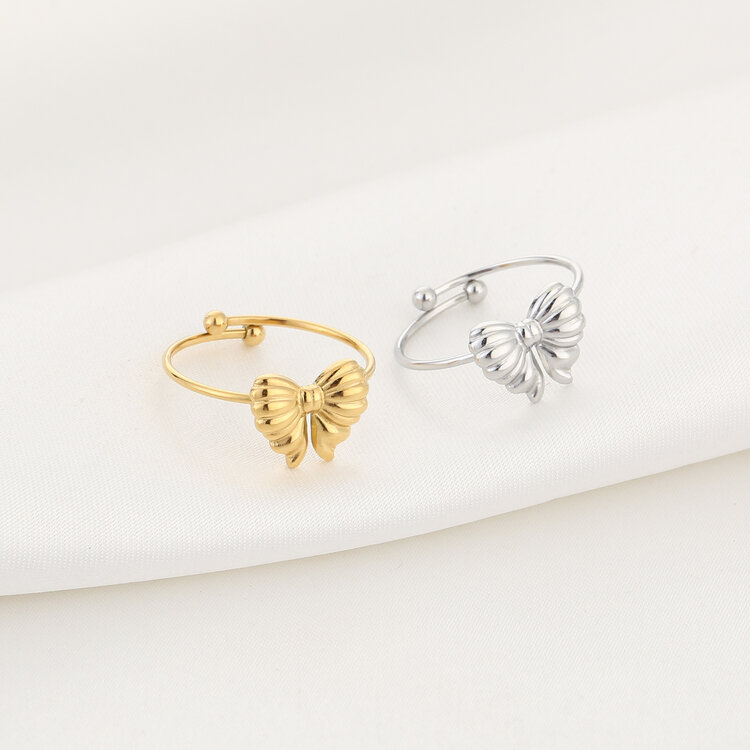 Gold Detailed Bow Ring