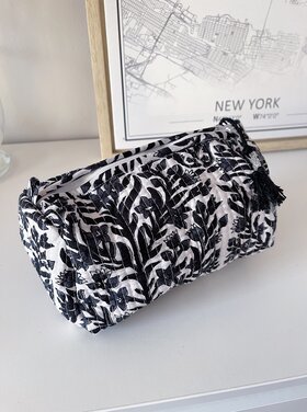 Bali Flower Pouch / White & Black (S)